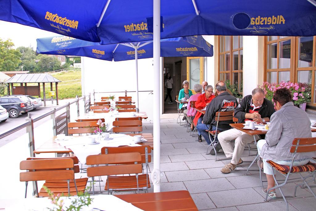 Hotel-Gasthof Zum Oberen Wirt Regen Exterior foto